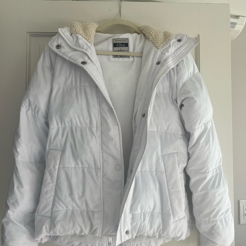 Women's Abercrombie & Fitch White Puffer Jacket